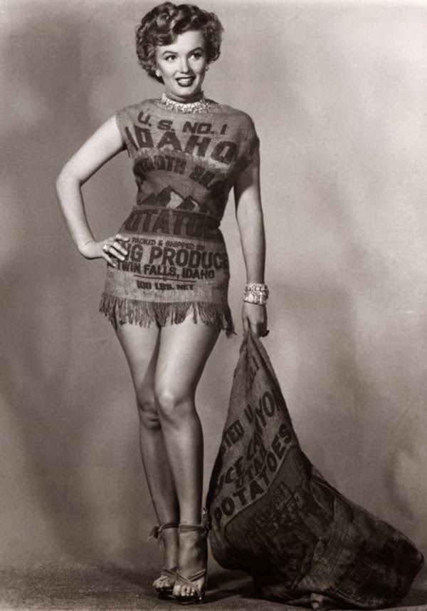 Marilyn Monroe in potato sack dress 4